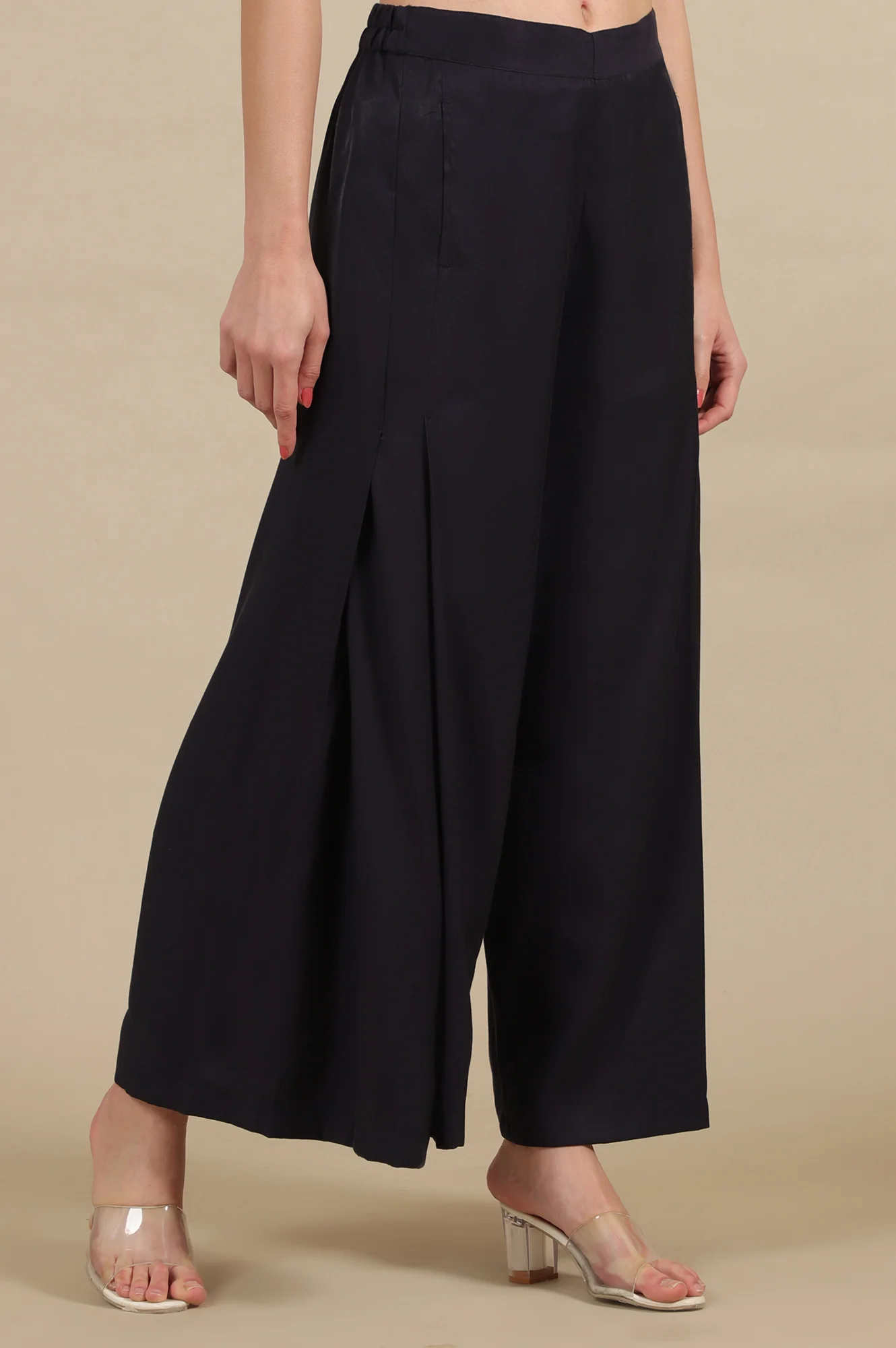 Black Solid Flared Rayon Palazzo With Pleats - Image 5