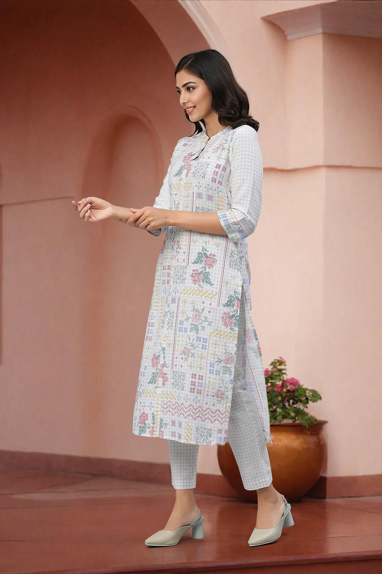 Seer Sucker Kurta and Pants Co-ord Set - Image 4