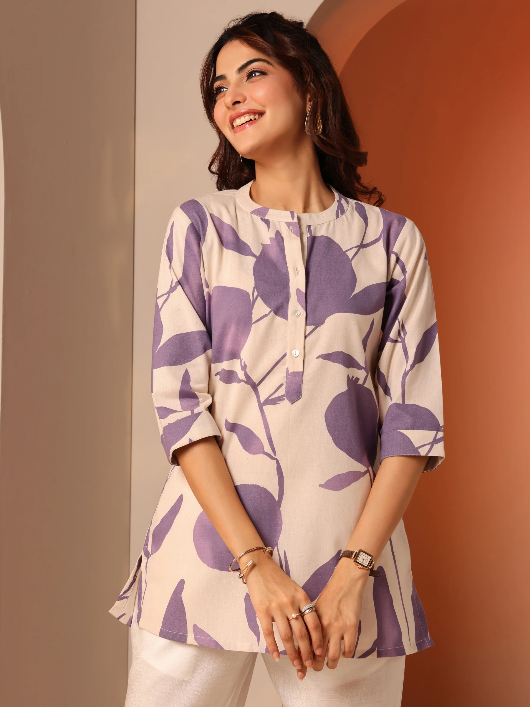 Off White Printed Cotton Straight Short Kurti - Image 3