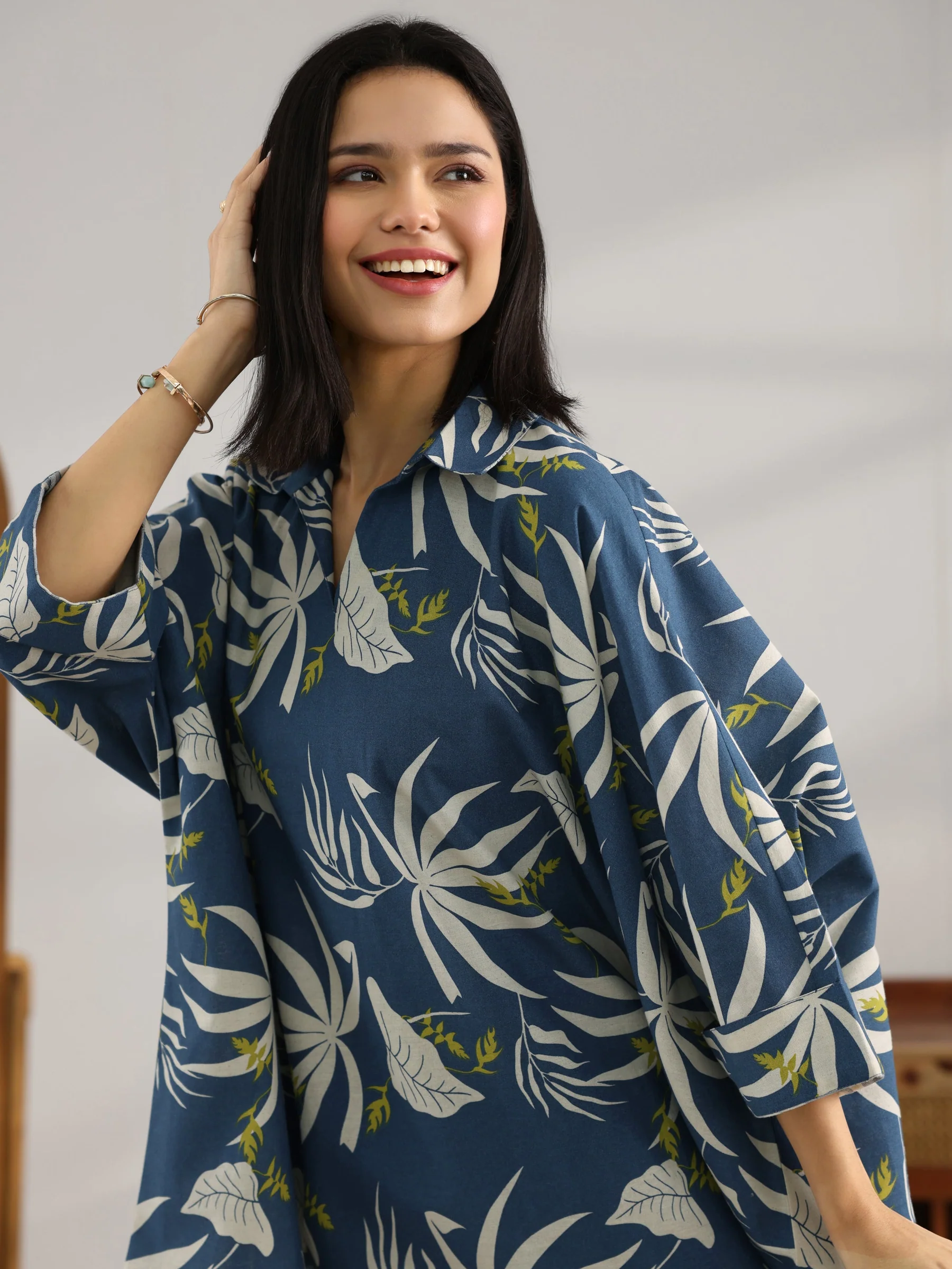 Blue Printed Cotton Straight Short Kurti - Image 5