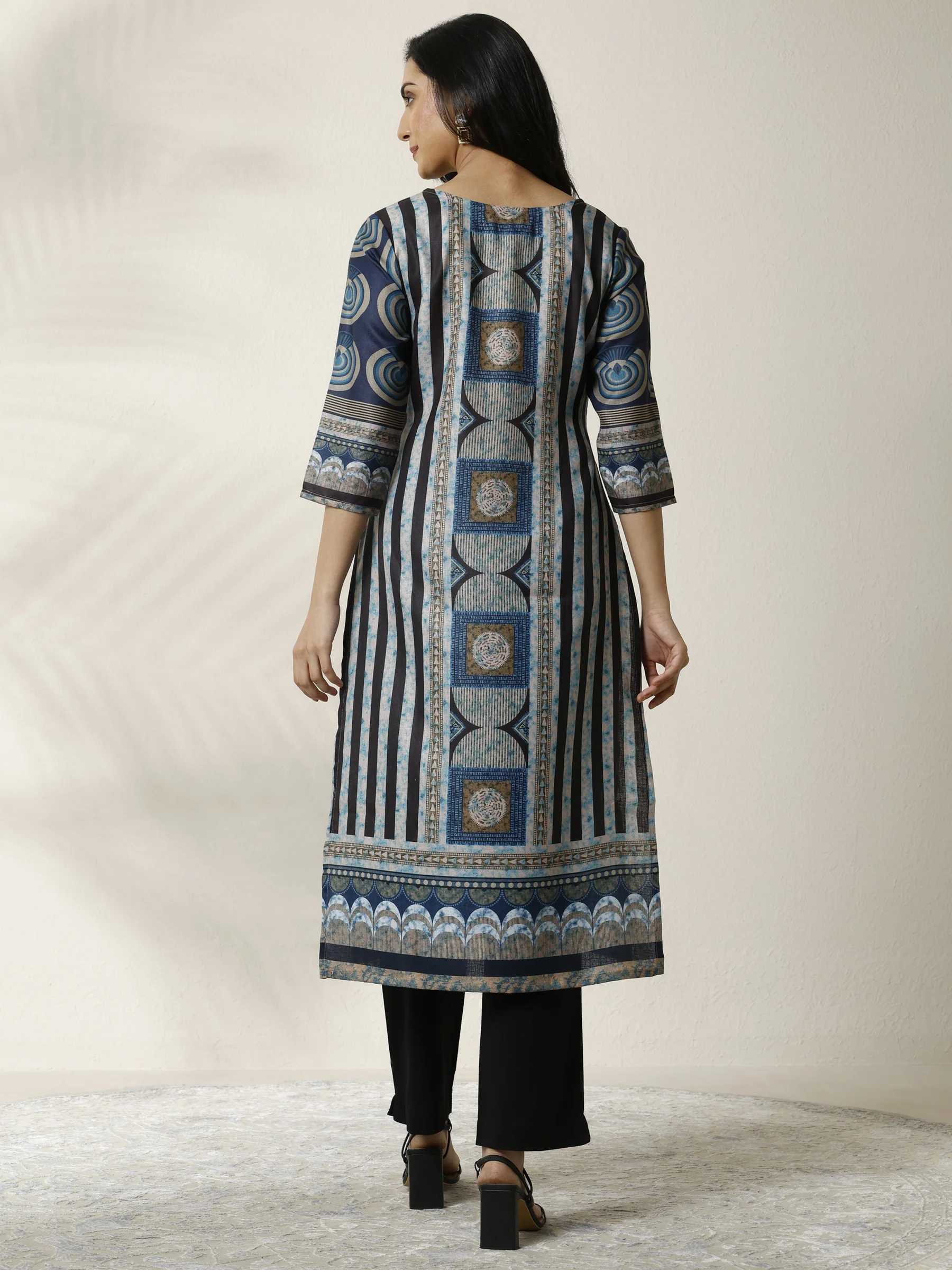 Blue Printed Cotton Blend Straight Kurta - Image 3